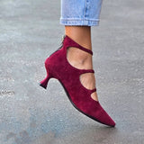 Mollie | DECOLLETE WITH STRAPS AND LOW HEEL